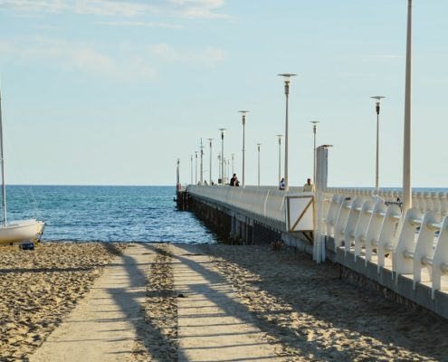 pontile passeggiare in mezzo al mare versilia