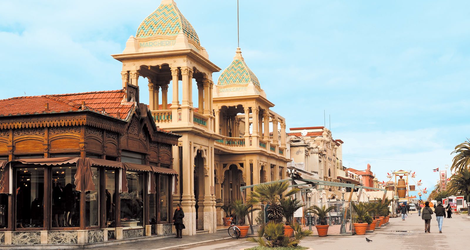 Passeggiata nel liberty a Viareggio